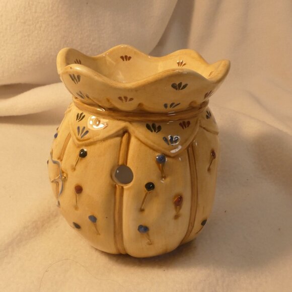 Yankee Candle CottageCore Wax Tart Warmer Pin Cushion Sewing Quilting Country - Picture 4 of 8